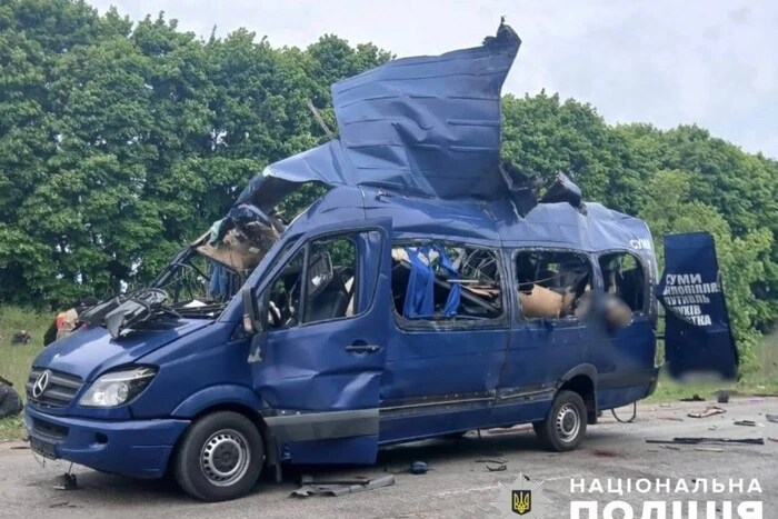 Schreckliche Aufnahmen aus der Region Sumy: Der Feind hat einen Reisebus beschossen, es gibt Opfer