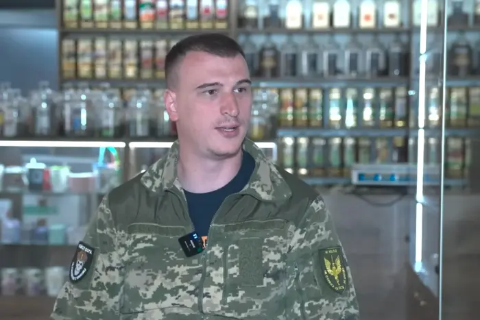 Der Italiener hat Ukrainisch gelernt und kämpft in der ukrainischen Armee