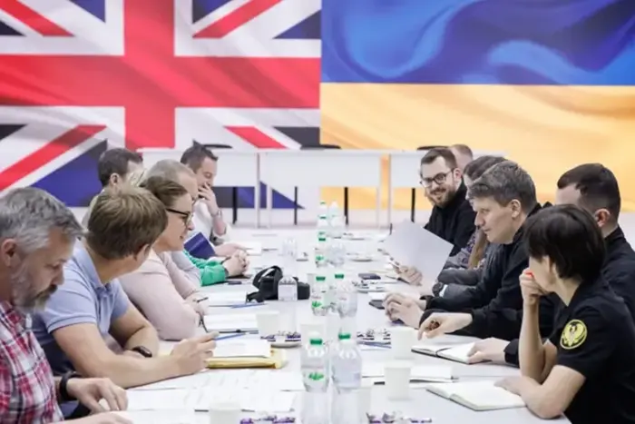 Великобритания направит $3 млрд на оружие и ремонт техники для Украины из замороженных активов РФ