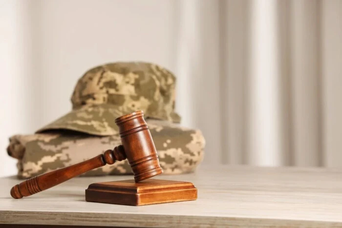 Ein Soldat hat die Dienstpflicht eigenmächtig verlassen und sich kategorisch geweigert, zurückzukehren. Was hat das Gericht entschieden?