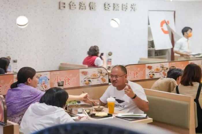 Xi Jinping banned Chinese officials from dining in restaurants due to excessive drinking