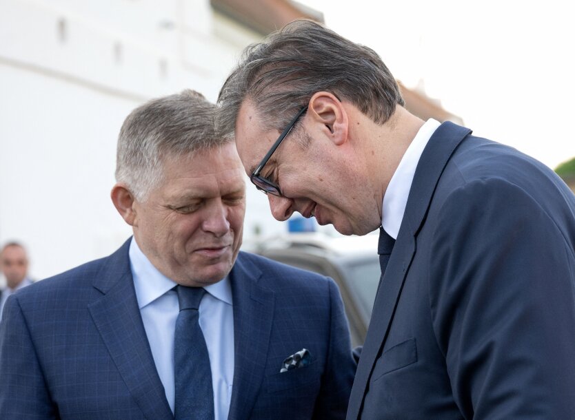 Image of Fico and Vucic at a press conference