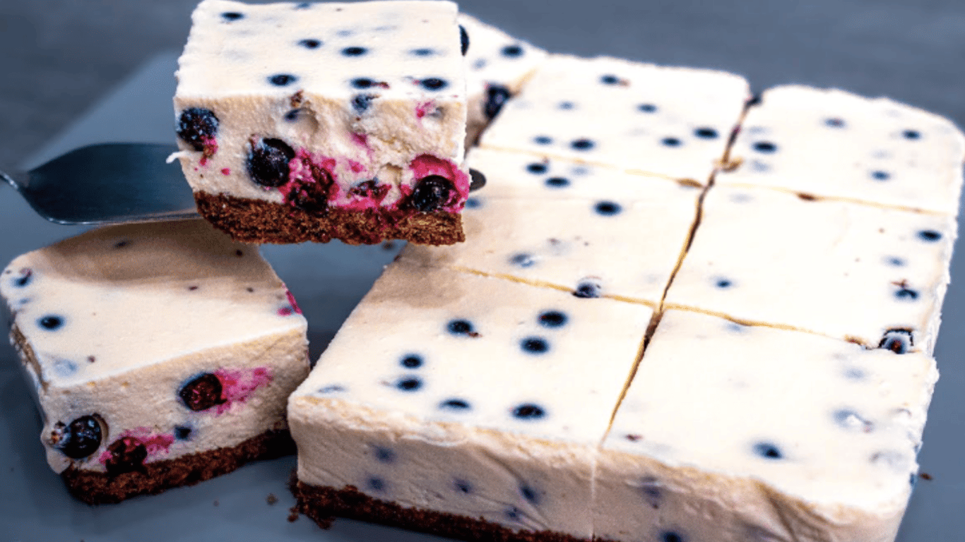 Cake in 5 Minutes, Without an Oven – You Need 350 g of Quark and Seasonal Berries