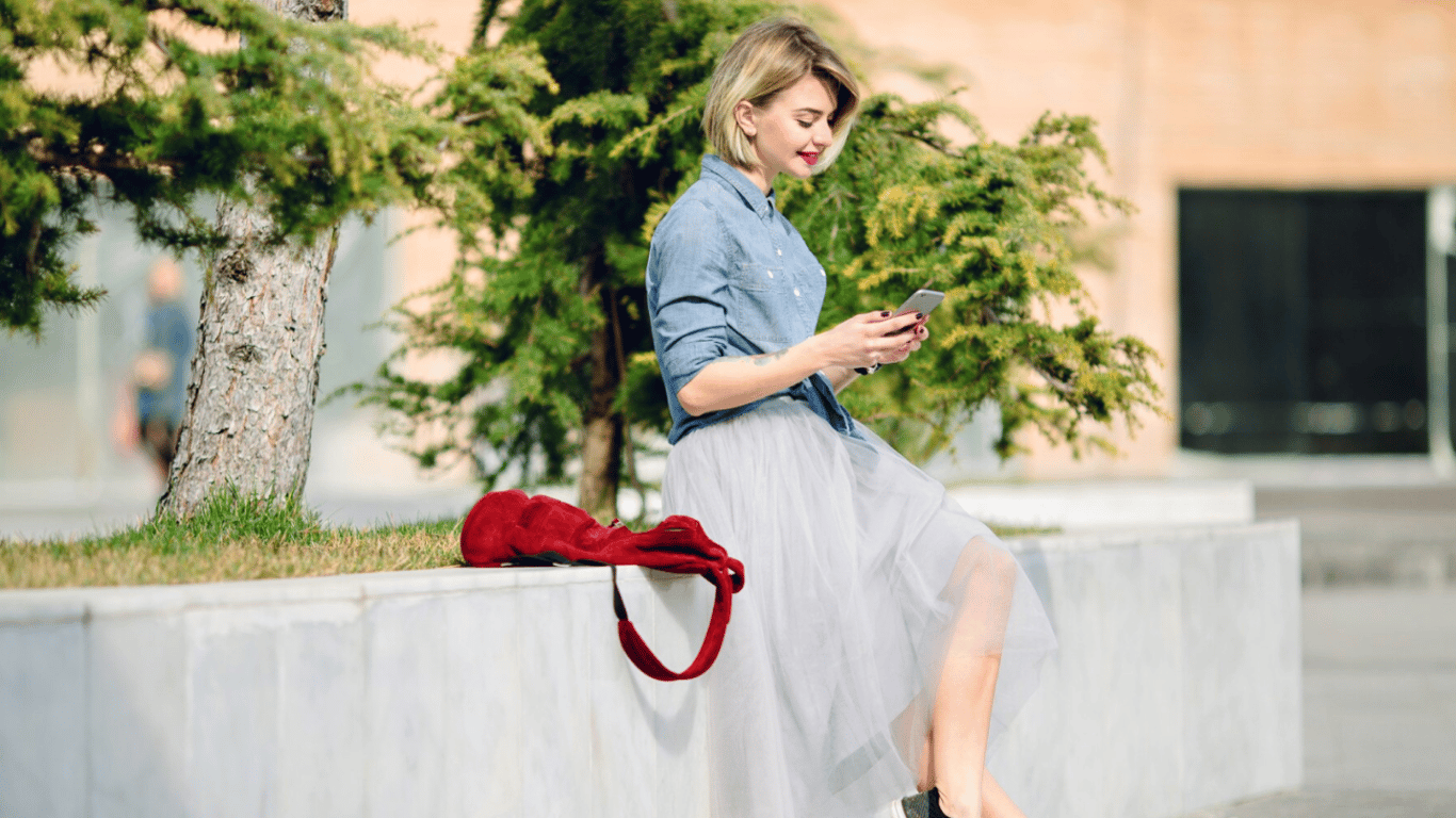 All attention on the pink skirt - the fashion hit of the season