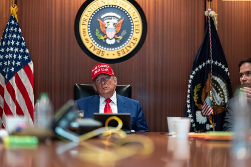 США вдарили по ядерным объектам Ирана: Трамп заявил о 'полном разрушении'