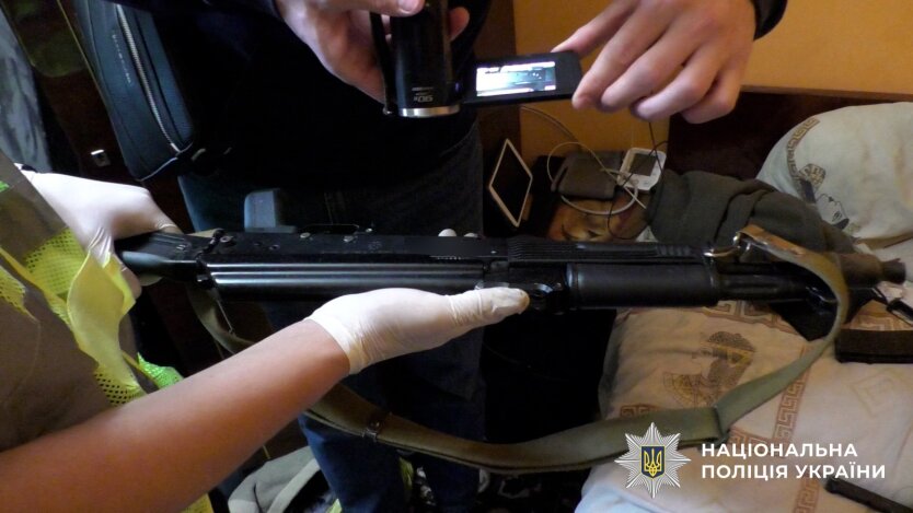 Die Nationalpolizei hat über 940 Durchsuchungen zur Beschlagnahme illegaler Waffen durchgeführt